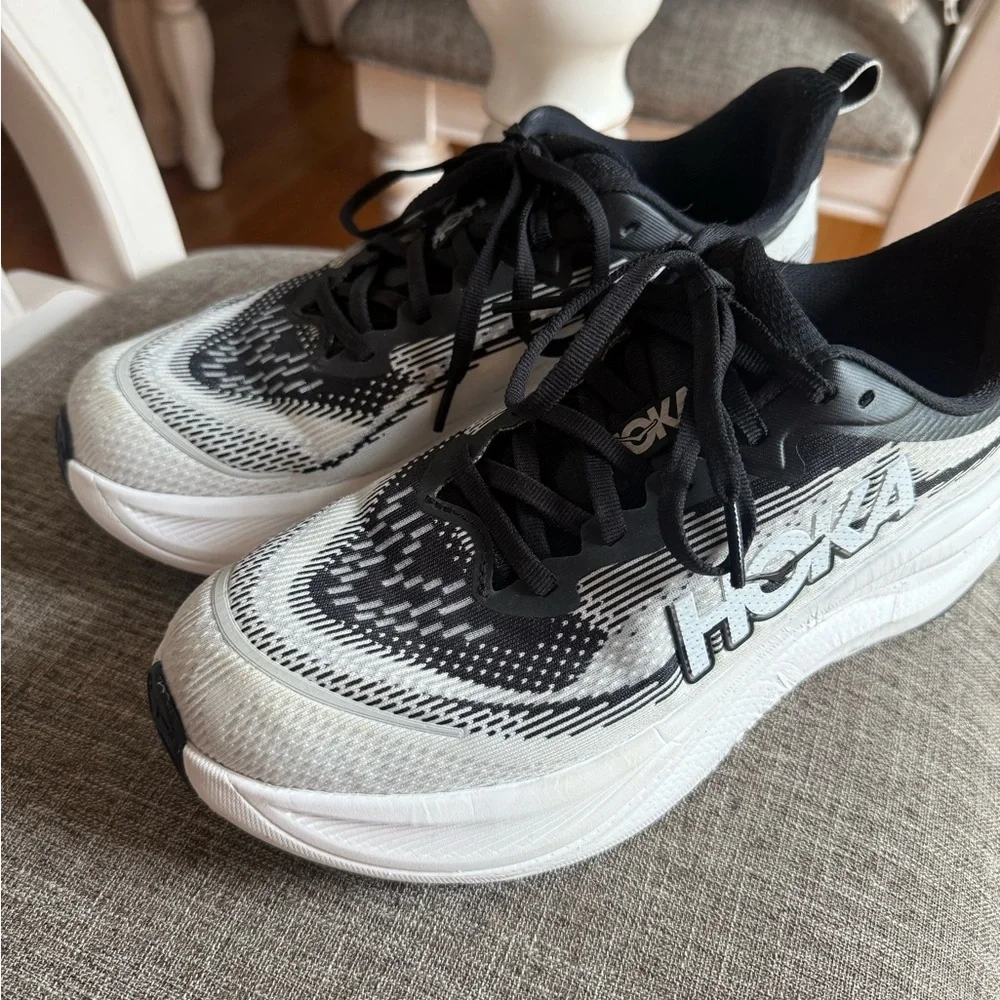 Women’s Hoka Skyflow Sneaker - Picture 8 of 8